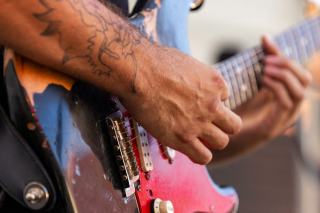 Tablatures guitare rock : riffs, power chords et solos classiques