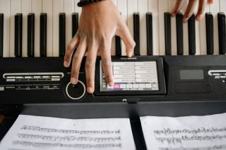 Partitions piano jazz : standards, grilles et voicings