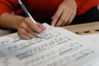 Solfège débutant : lire les notes et valeurs rythmiques